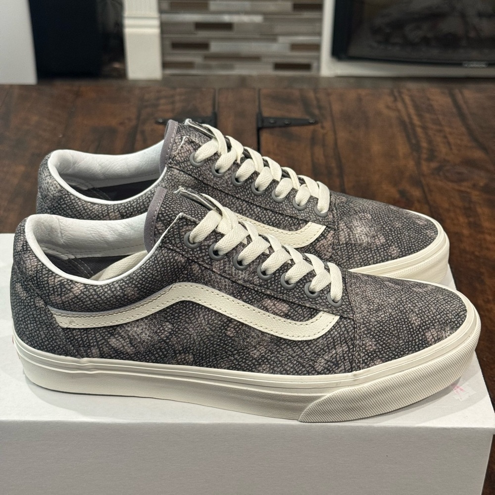 Vans Old Skool Sneaker (NWOT)